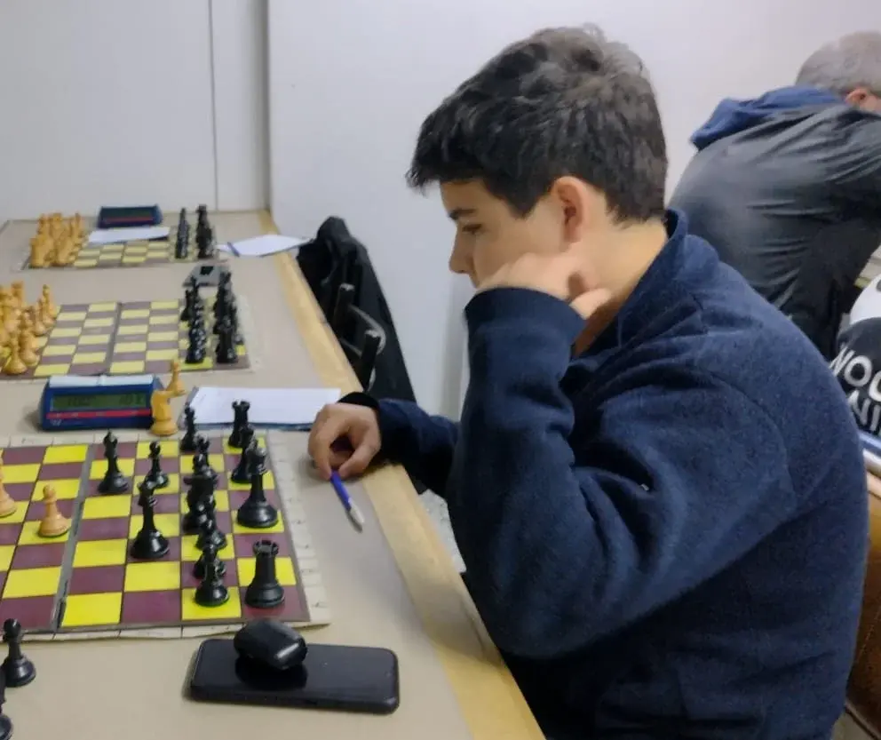 Gabriel Vivas dio la nota con un sorpresivo mate ante Agustín Vázquez