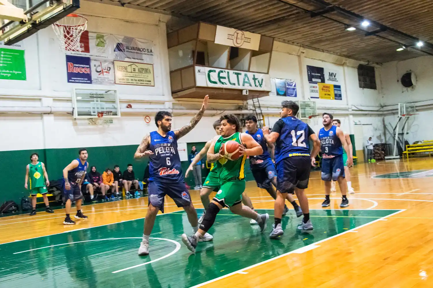 Costa Sud ganó el clásico y se mete entre los escoltas del torneo