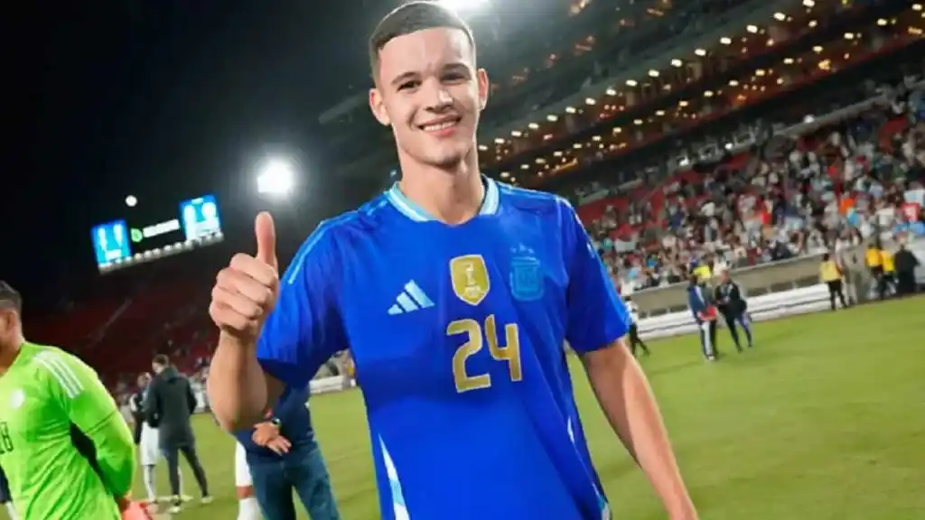 En Racing se ilusionan con tener a Valentín Carboni