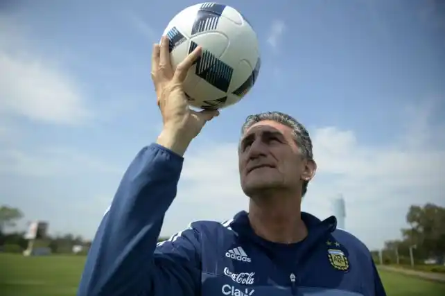 Bauza: “El recambio habrá que pensarlo para el Mundial”