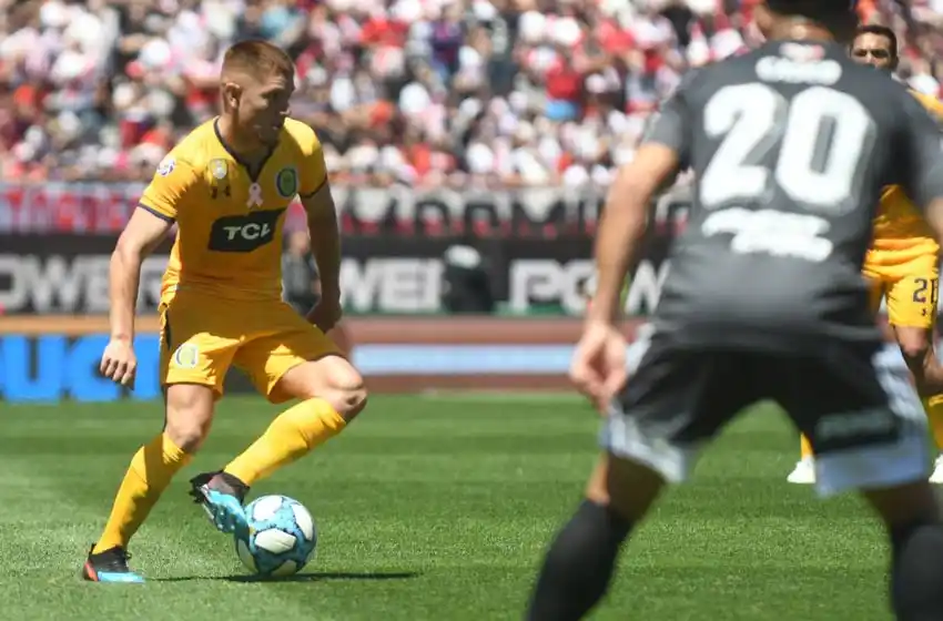 Según un medio italiano, emisarios del Bologna estuvieron viendo al Colo Gil contra River