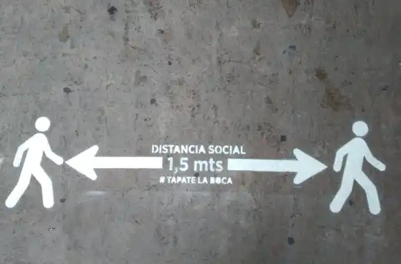 Las veredas de Mar del Plata se suman a combatir el coronavirus