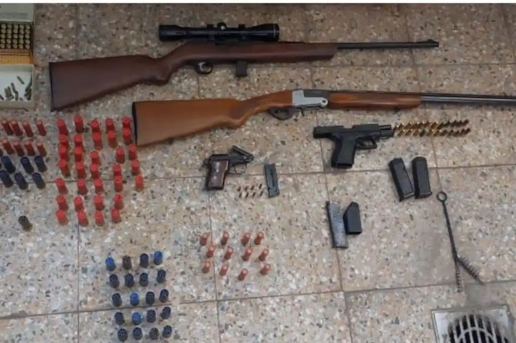 Fin de semana largo complicado en Santa Fe: incautaron más de 35 armas de fuego; vehículos y dinero