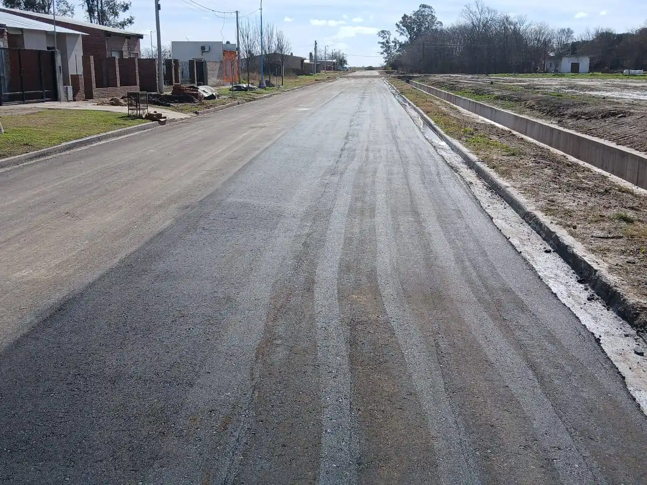 Una nueva cuadra asfaltada.