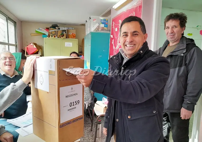 Muy sonriente. Martín Salcedo votó pasado el mediodía