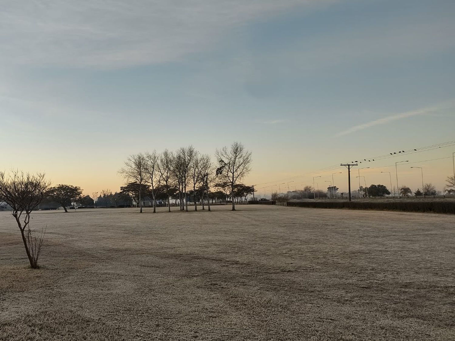 La ciudad de Reconquista amaneció pintada de blanco