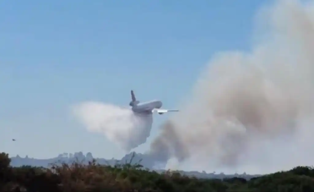 Una empresa internacional ofrece sus servicios para sofocar los incendios en las islas