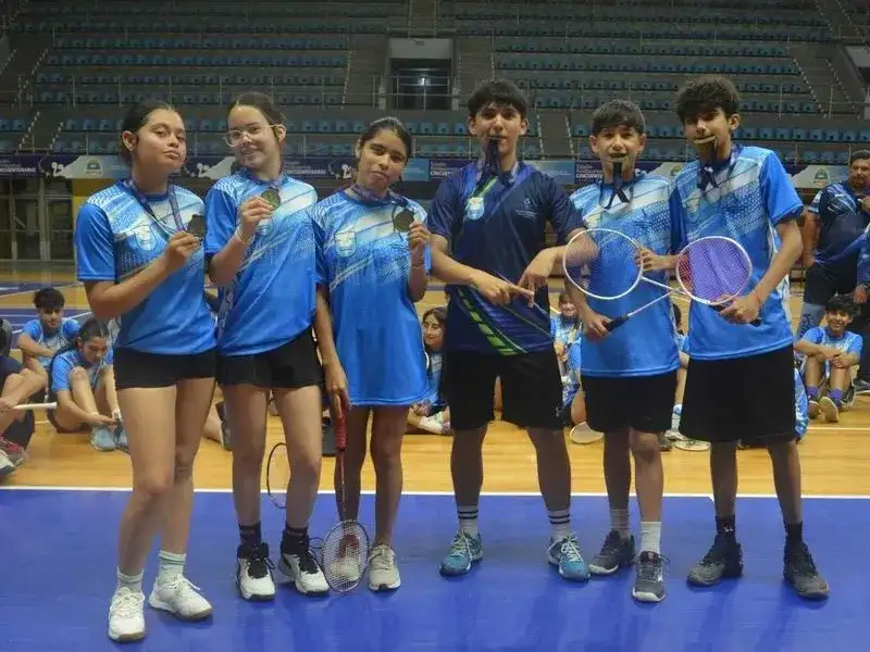 Villa Dos Trece copó el bádminton