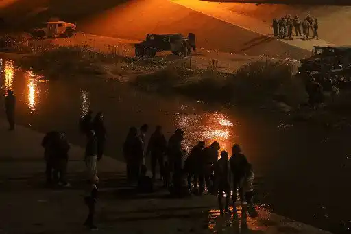 CON FRÍO, LEJOS DE SU FAMILIA Y CON LA FRONTERA CERRADA: Así pasarán Navidad venezolanos en la frontera México- EE.UU.