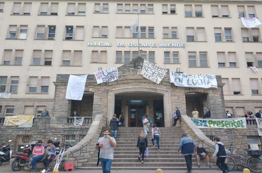 Enfermeros, agotados: continúa el acampe en el HIGA por un salario digno