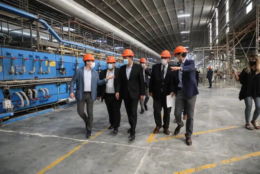 En medio de la pandemia, Cerámica Alberdi anunció una millonaria inversión para su planta de José C. Paz 