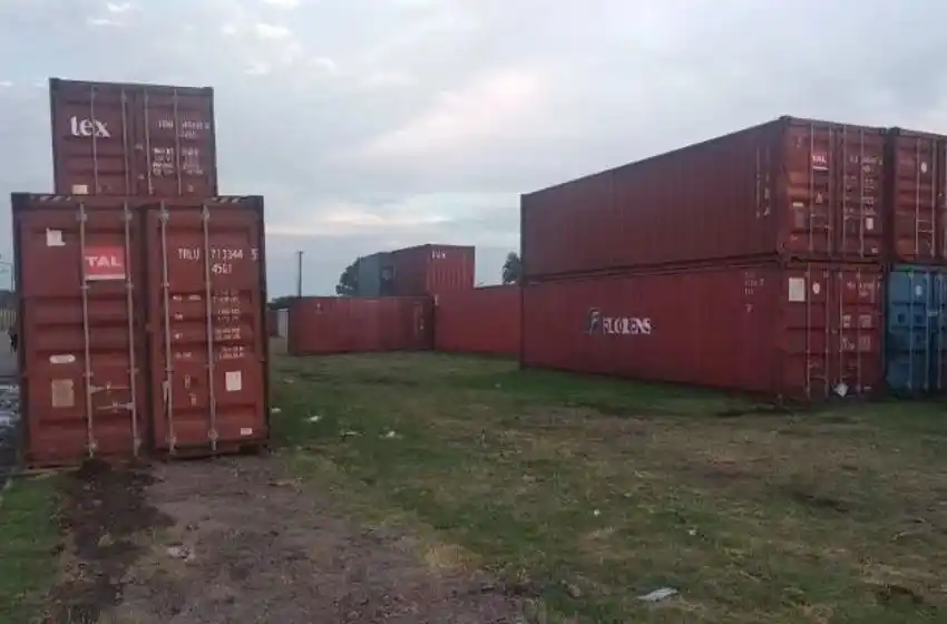 Piden que desarmen el “barrio de los containers” tras desaparecer una adolescente