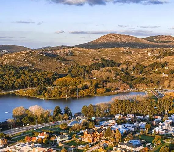 ¿Cuál es el particular paseo que la Inteligencia Artificial recomienda hacer en Tandil?