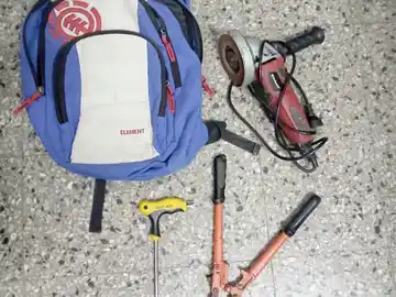 Vecinos capturaron a menores que intentaban robar motos