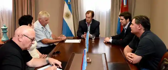 Proponen la instalación de paneles solares en galpones de pollos para disminuir costos energéticos