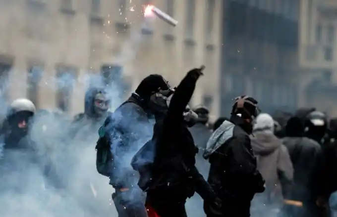Fuertes incidentes en protesta en Milán