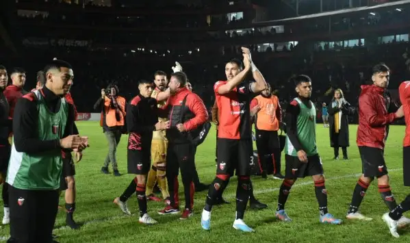 De local, Colón volvió al triunfo ante Estudiantes