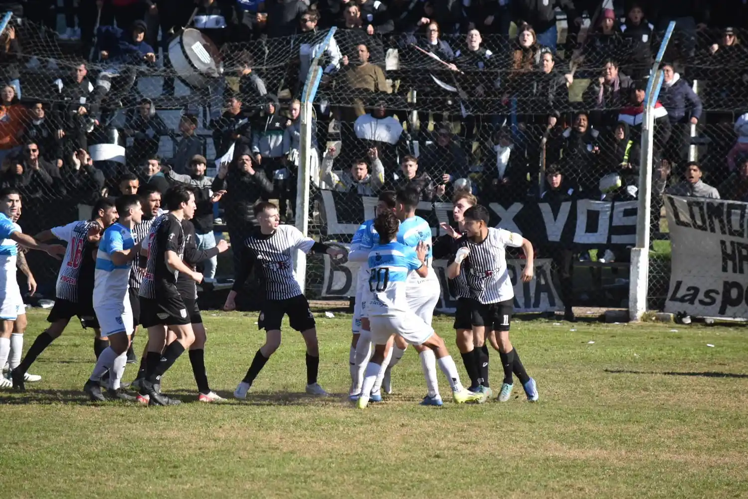 Clásico caliente en Alcorta que terminó en escándalo. Foto gentileza: Tati Oriolo