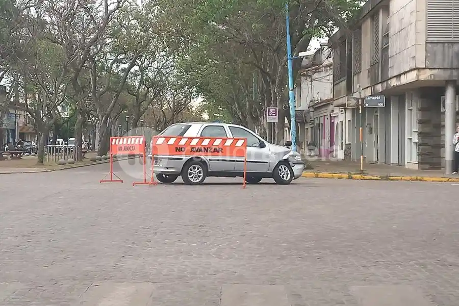 Fuerte impacto en Bv. Roca y Lamadrid con dos automovilistas involucradas