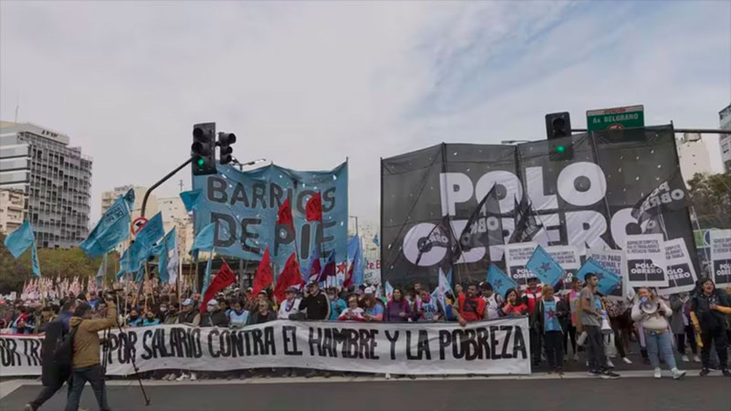 Las organizaciones sociales marchan y se pone a prueba el protocolo antipiquete