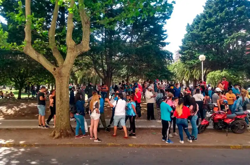 Organizaciones sociales realizan una movilización y acampe por "una navidad sin hambre"
