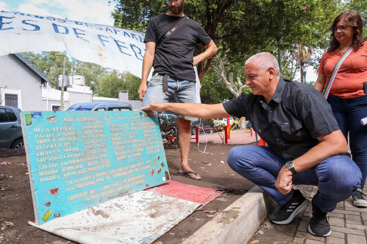 Un Municipio quitó dos monumentos a la memoria y argumentó que las plazas pertenecen a los vecinos y no a la política