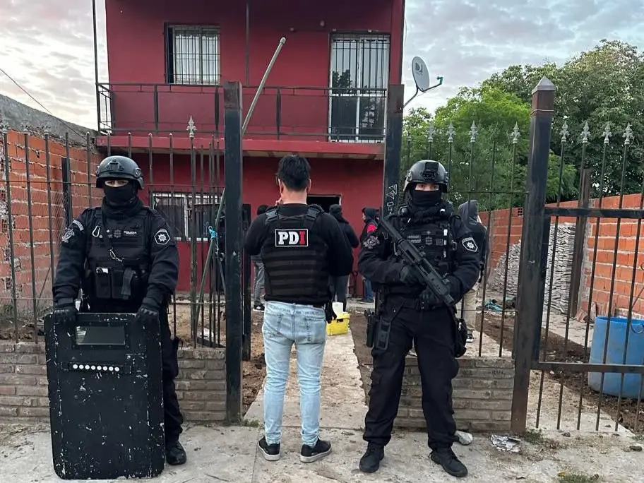 Cuatro detenidos vinculados a la banda del “Viejo” González tras múltiples allanamientos en el Cordón Industrial