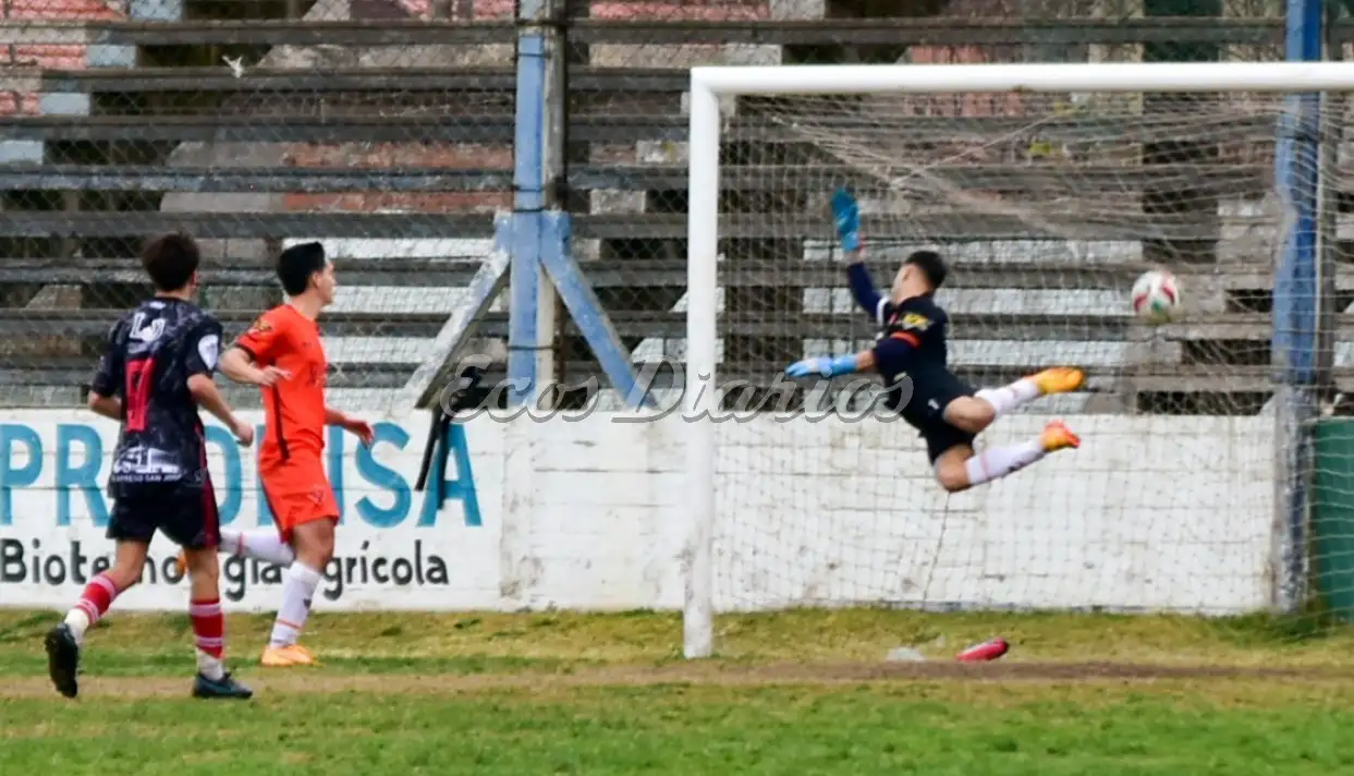 Gol de Diego Latorraca. Para que Huracán descuente en el partido ante Villa Díaz Vélez