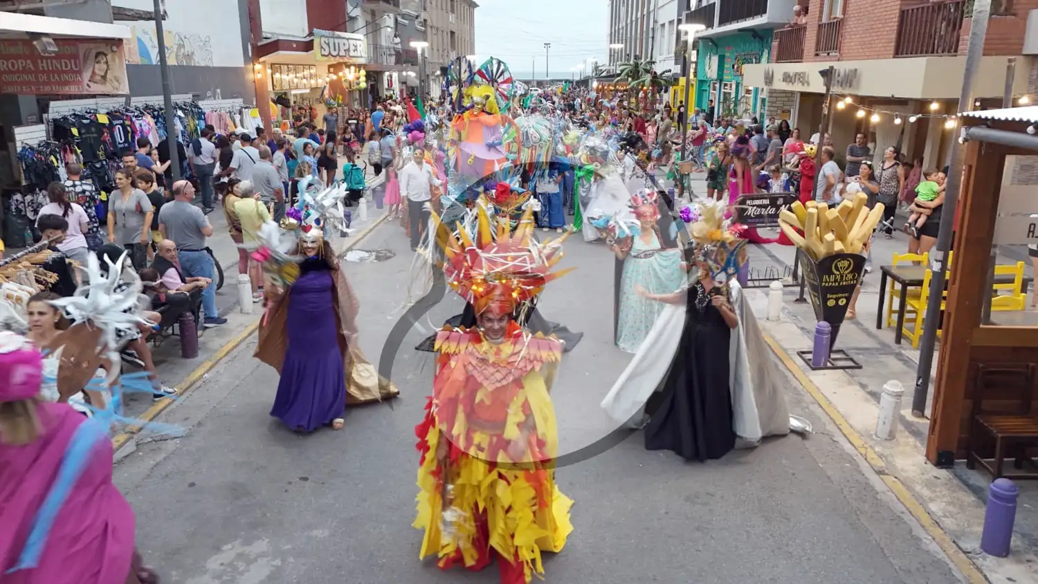 Gran despliegue. Tuvo el Carnaval de Máscaras en la Villa Díaz Vélez