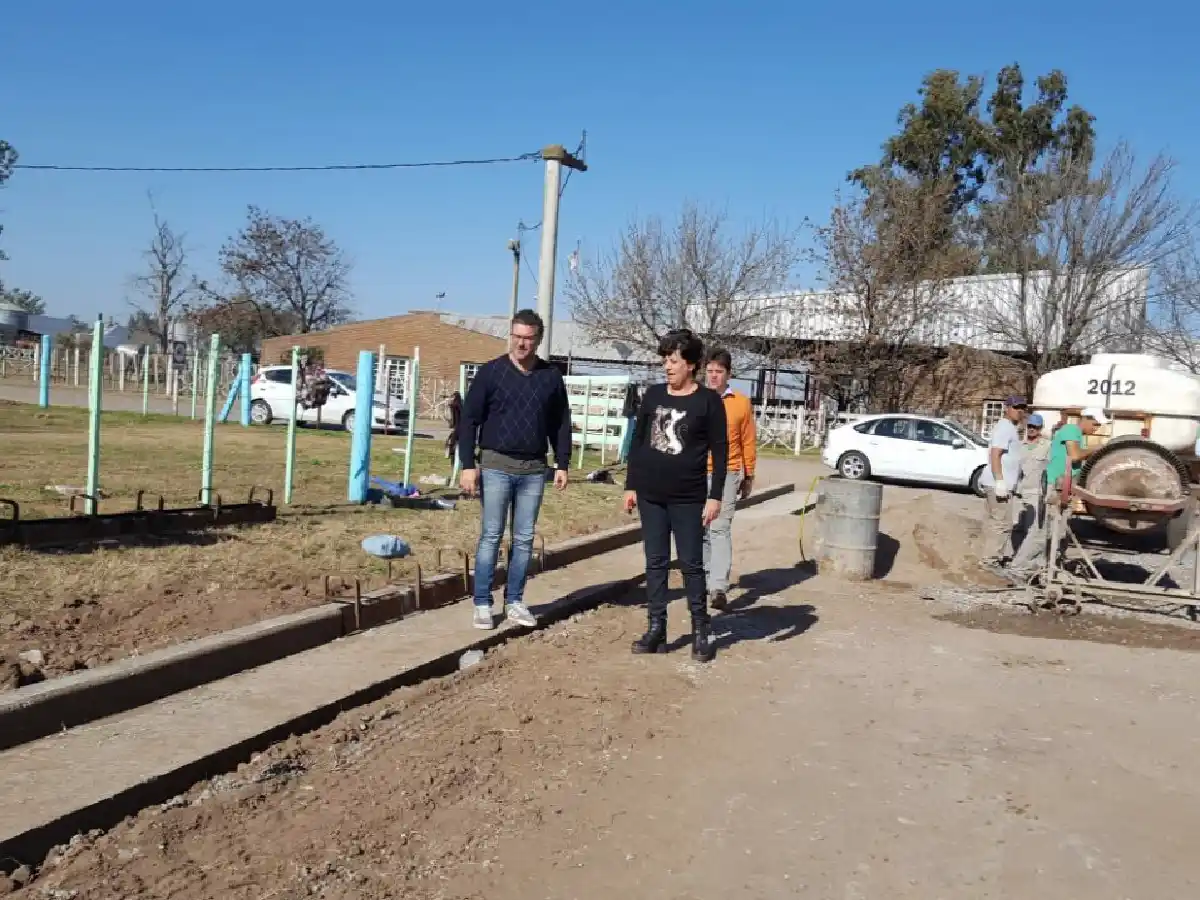 Freyre: avanza la obra de cordón cuneta en calle España 
