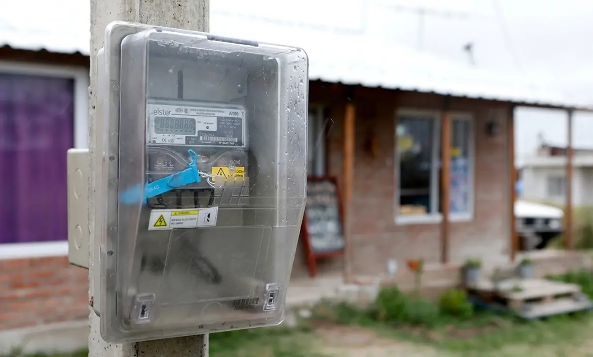 Autorizan suba de luz y modifican el sistema de lectura de los medidores en el AMBA