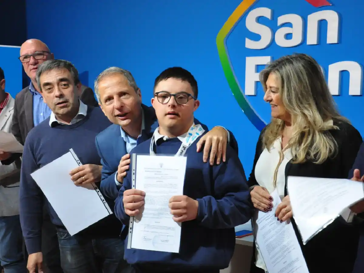 Bernarte entregó reconocimientos a deportistas de la ciudad