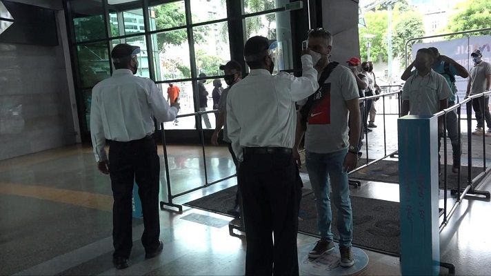 Por que facilita contagios de COVID-19: centros comerciales exigen eliminar esquema del 7×7