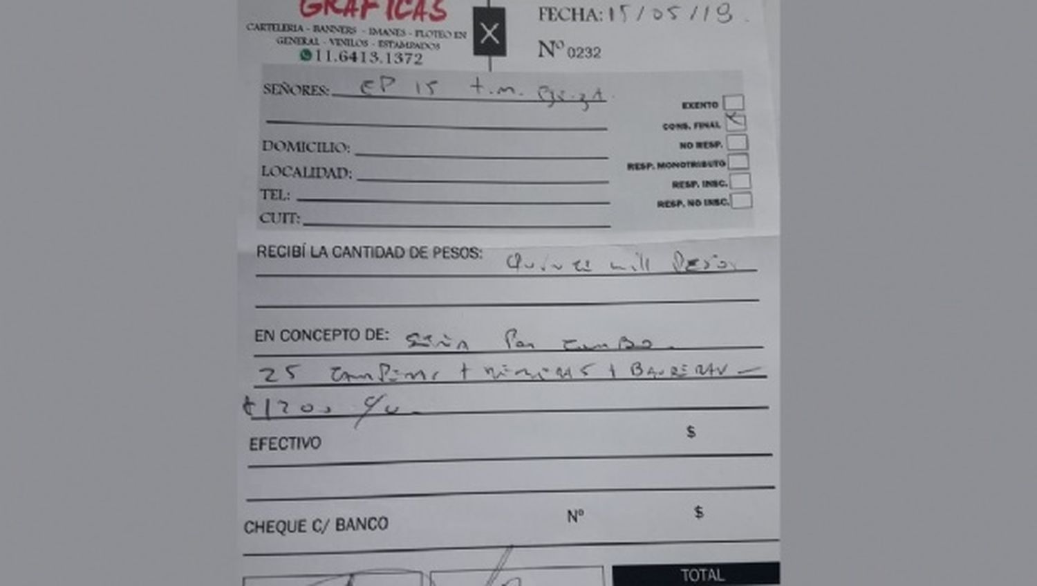 Lo acusan de estafar a padres de egresados: Cobró y no les dio las camperas de los chicos