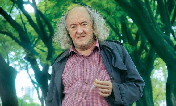 Falleció Enrique Symns, un referente del periodismo contracultural