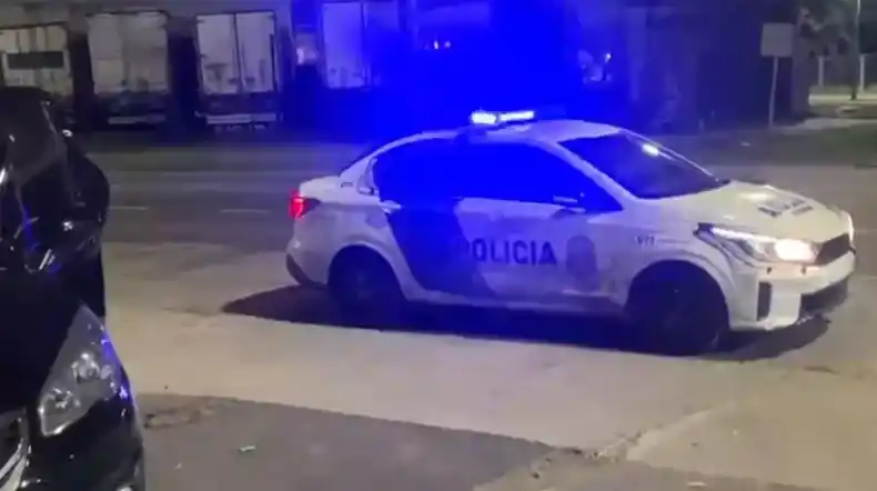 Feroz tiroteo en Pergamino: hirieron a un policía, robaron un patrullero y uno de los sospechosos quedó grave