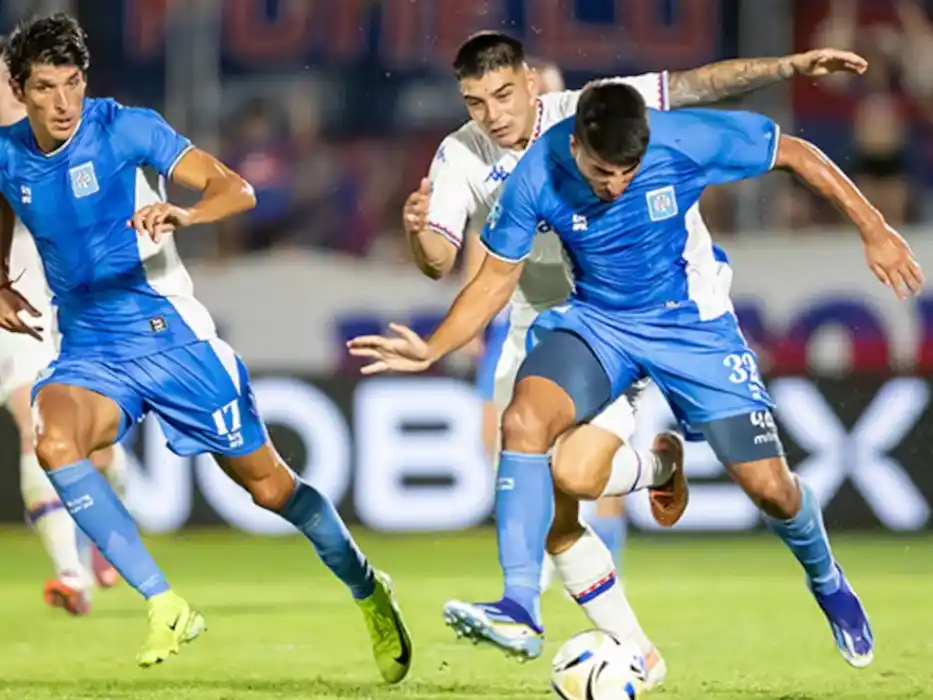 Argentinos desperdició un penal para ganarlo en el final