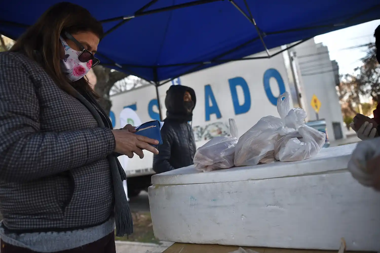 Continúa la venta de pescado de mar a precios populares