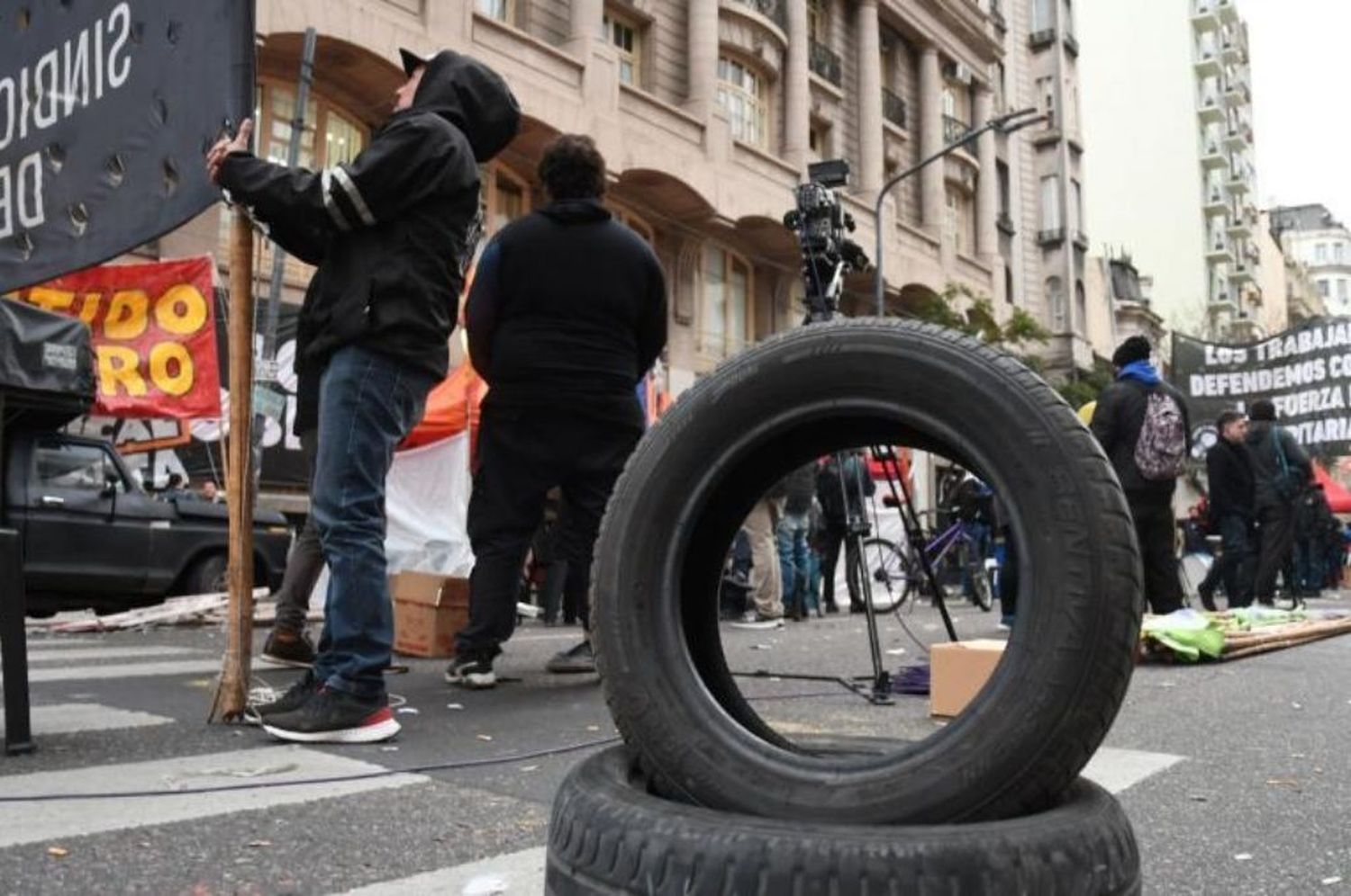 Conflicto con los neumáticos: el Sutna y las empresas retoman el diálogo