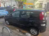 Una mujer destrozó con un palo de hockey los autos de Gato Sylvestre y Gabriela Radice