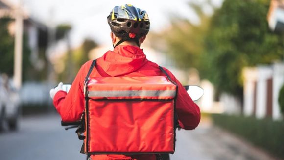 Impulsados por las plataformas, en Argentina 160.000 personas trabajan como delivery