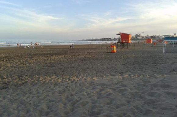 Un hombre murió frente al Unzué cuando salía del mar