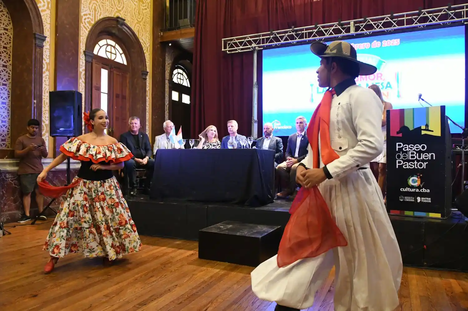 Integrantes del Ballet Patria durante la presentación.