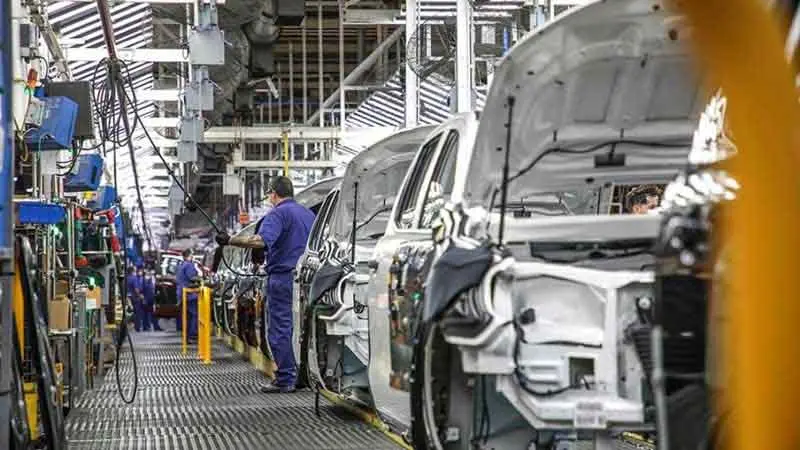 Las automotrices bajan precios debido a la eliminación del impuesto PAIS y a la caída de ventas