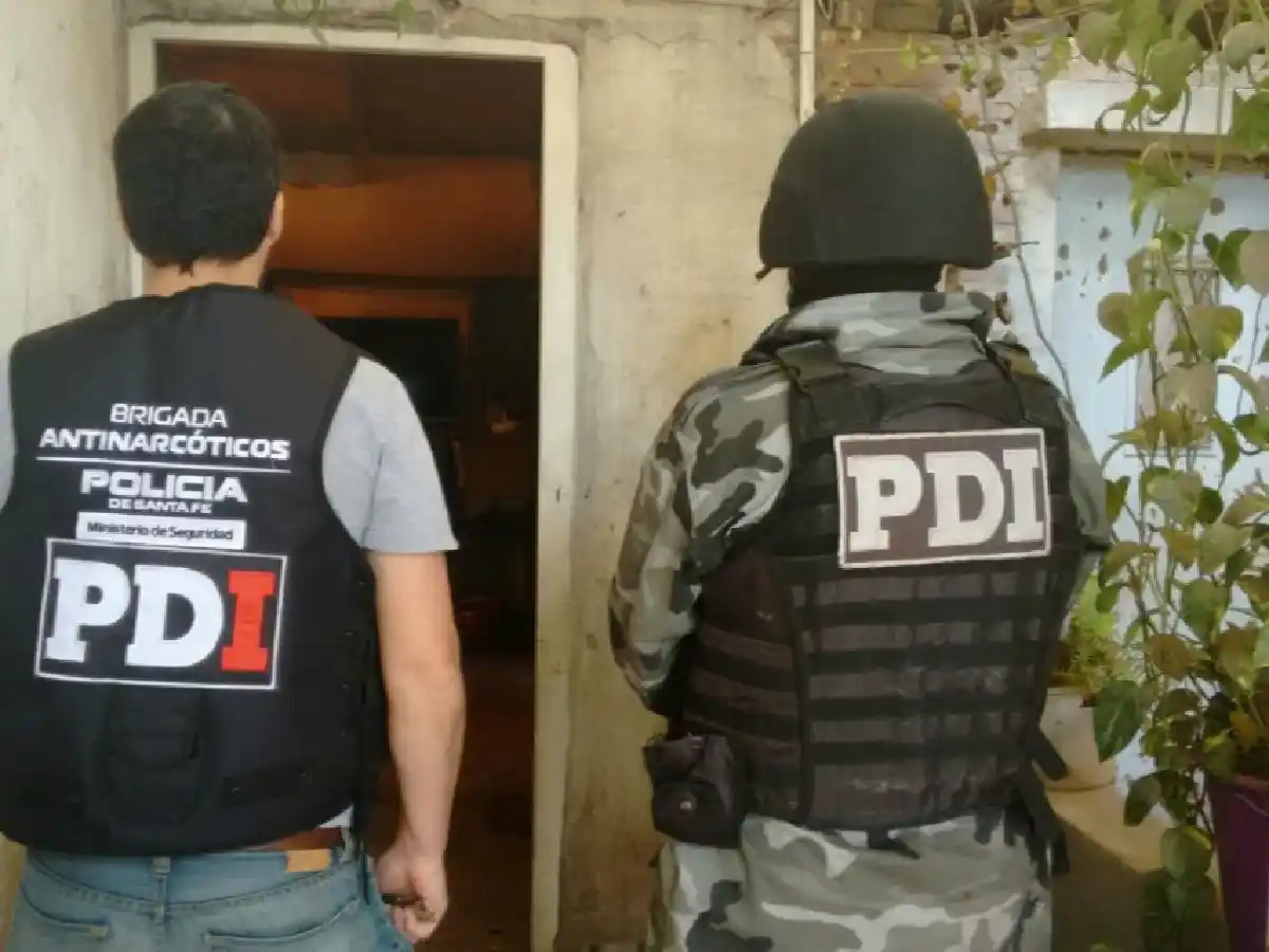 Por el robo de una moto detuvieron a una pareja y secuestraron dos armas