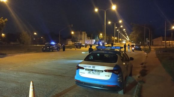 Vio a la Policía e intentó escabullirse, ¿por qué?: tenía un arma de guerra “en condiciones de uso inmediato”