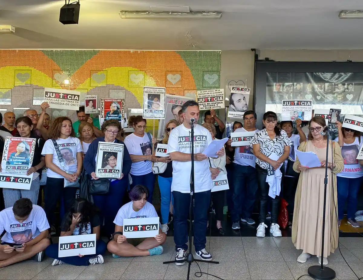 Paolo Meghini expresó que "es imprescindible que esa estación se vuelva a llenar con las voces de los familiares".