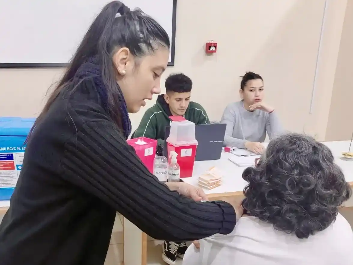 Jornada de vacunación gratuita para personas mayores de 60 años