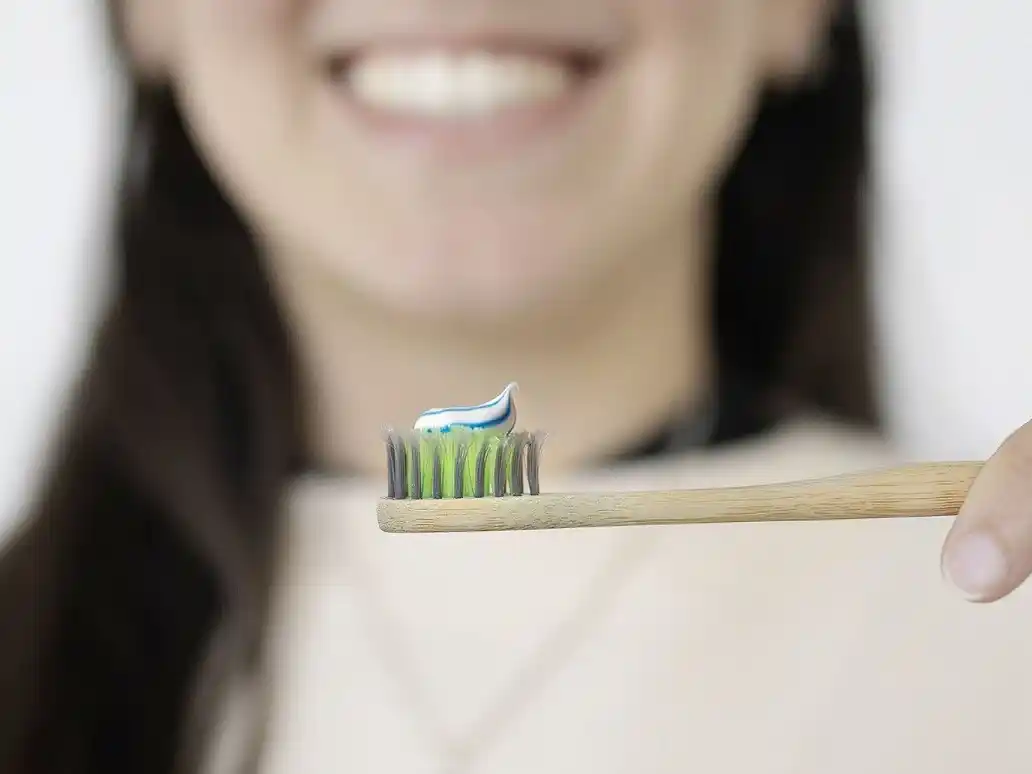 Cepillarse los dientes, una acción clave para la salud del corazón y el cerebro