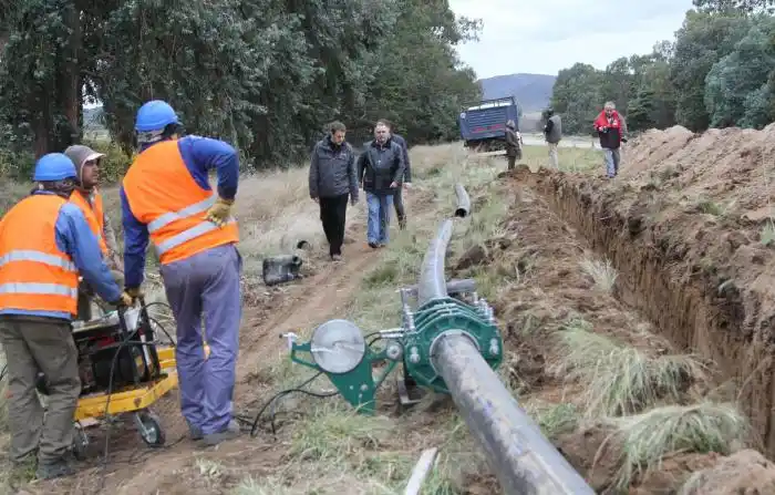 Avanza la construcción de acueducto en Sierra de la Ventana